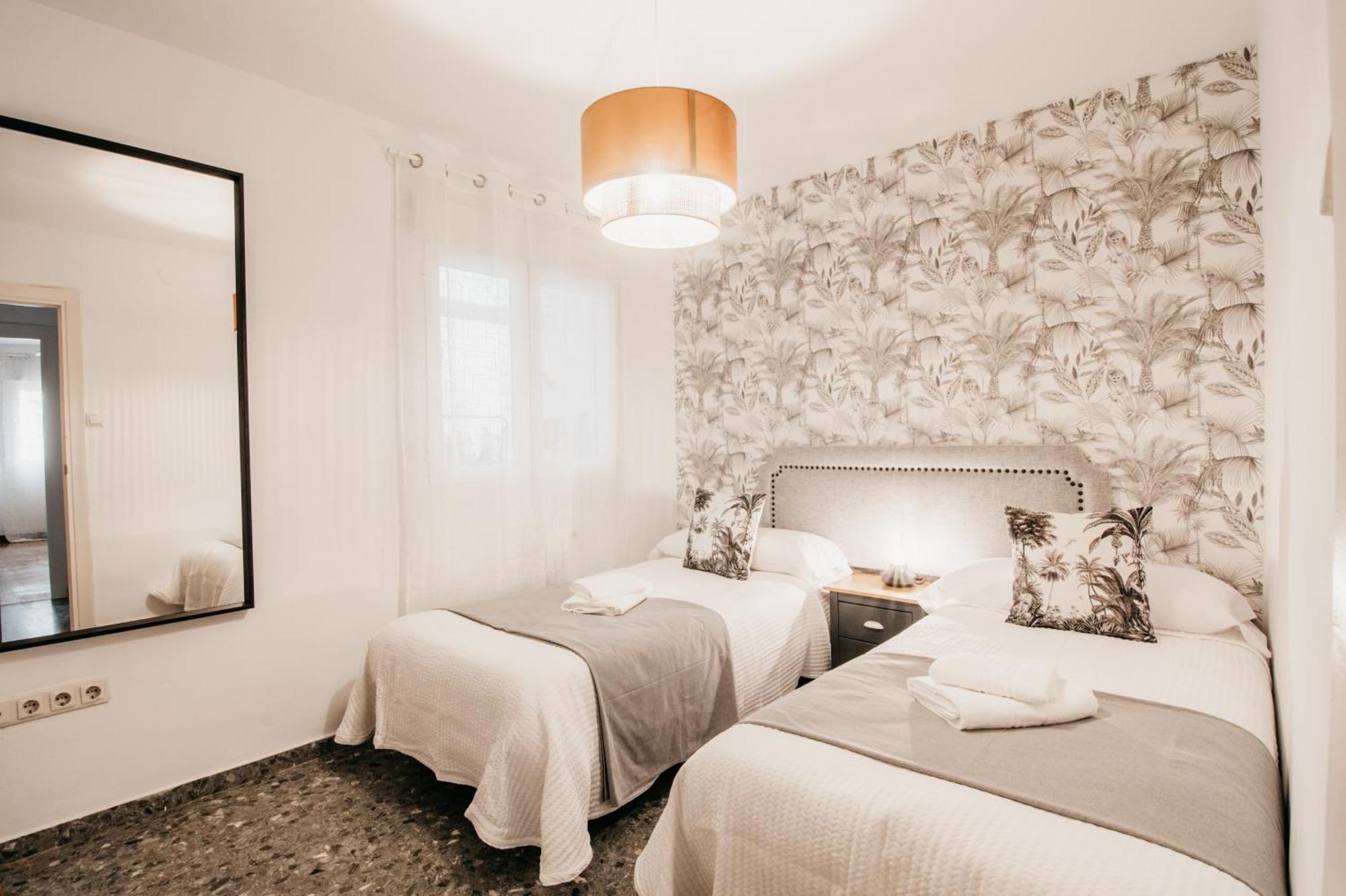 Tuguest Maria Luisa Apartment - Free Parking Гранада Екстериор снимка